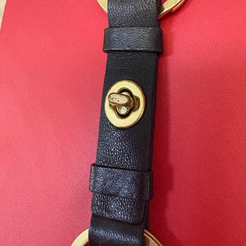 UNIQUE RARE COACH Elegant Black Leather Keychain with Gold Accents - Picture 2 of 5